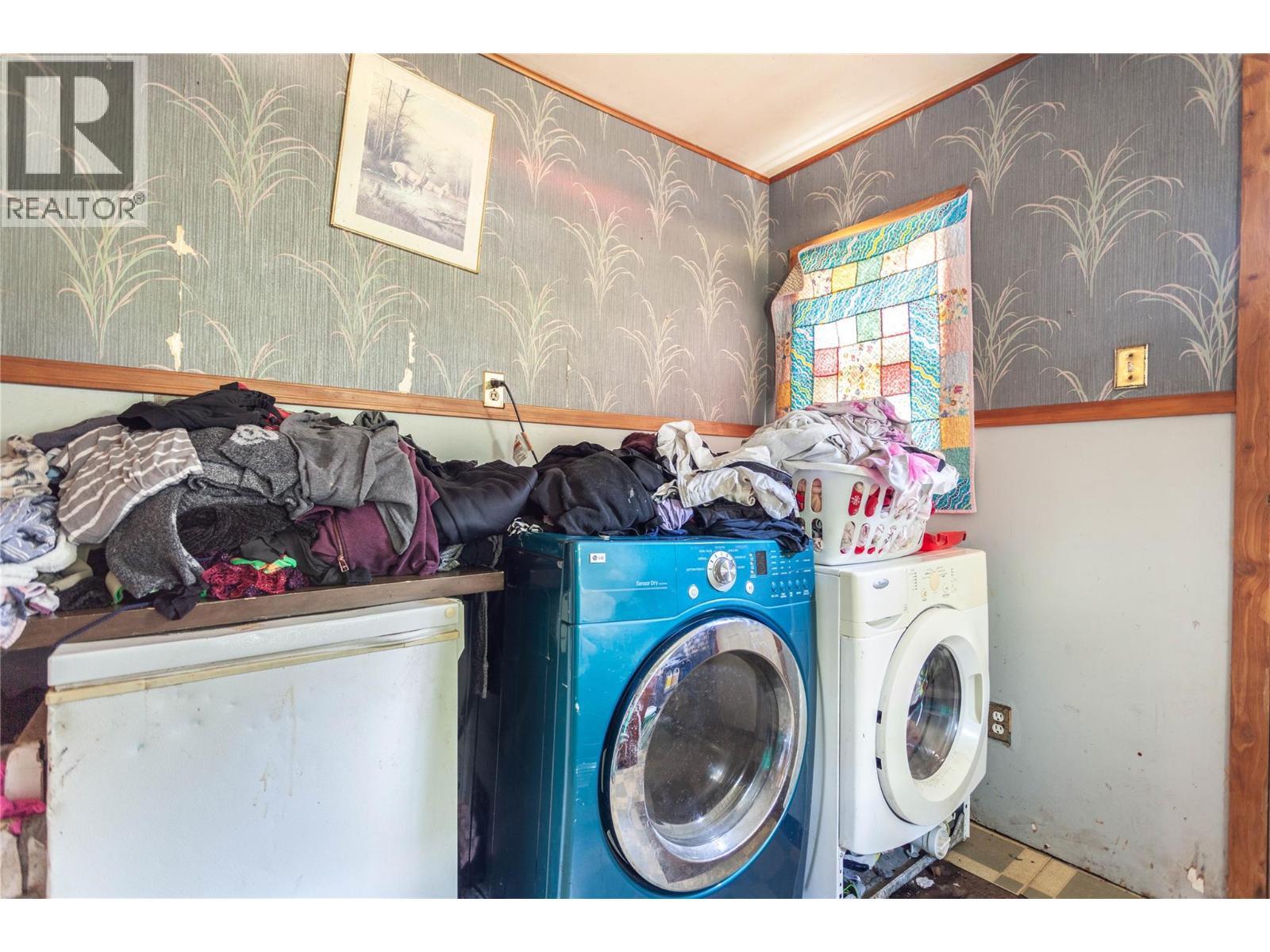 18 Chouinard Road. Cherryville, British Columbia