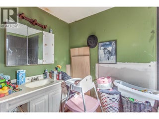 18 Chouinard Road. Cherryville, British Columbia