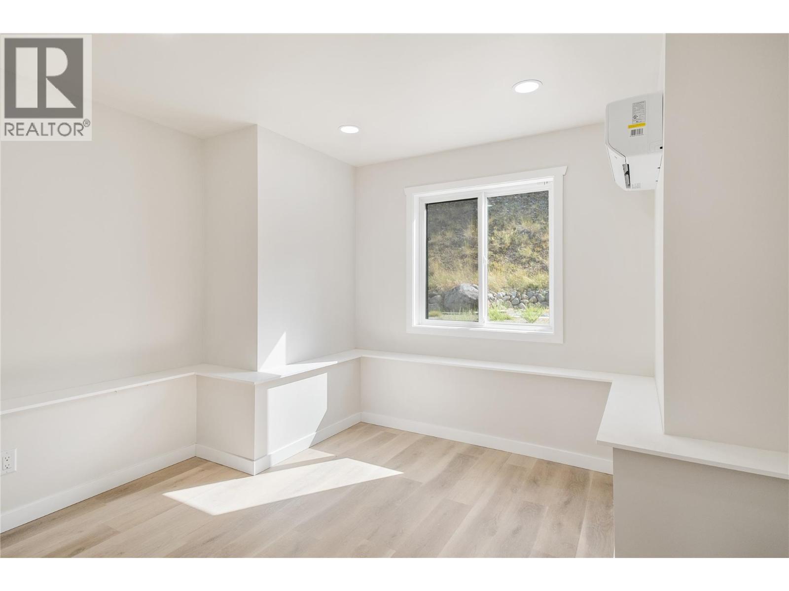 6736 Marbella Loop. Kelowna, British Columbia