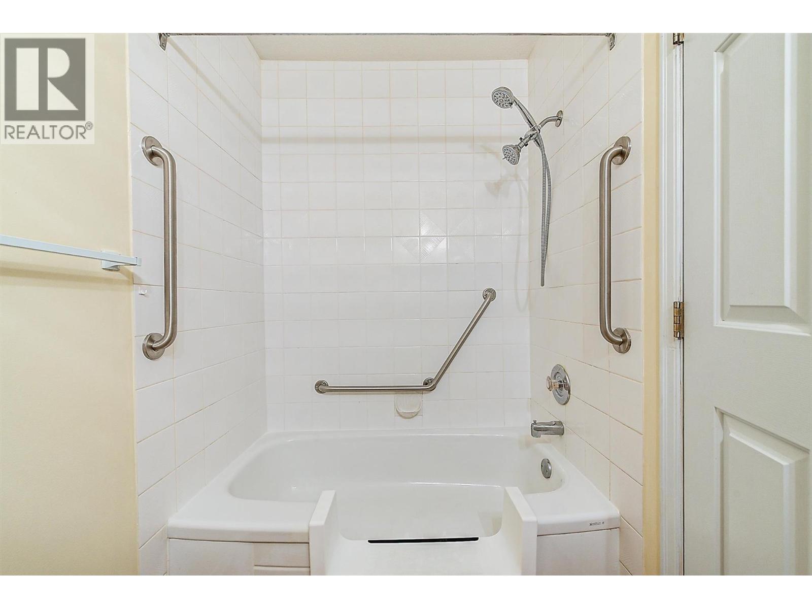 1885 Parkview Crescent Unit# 113. Kelowna, British Columbia