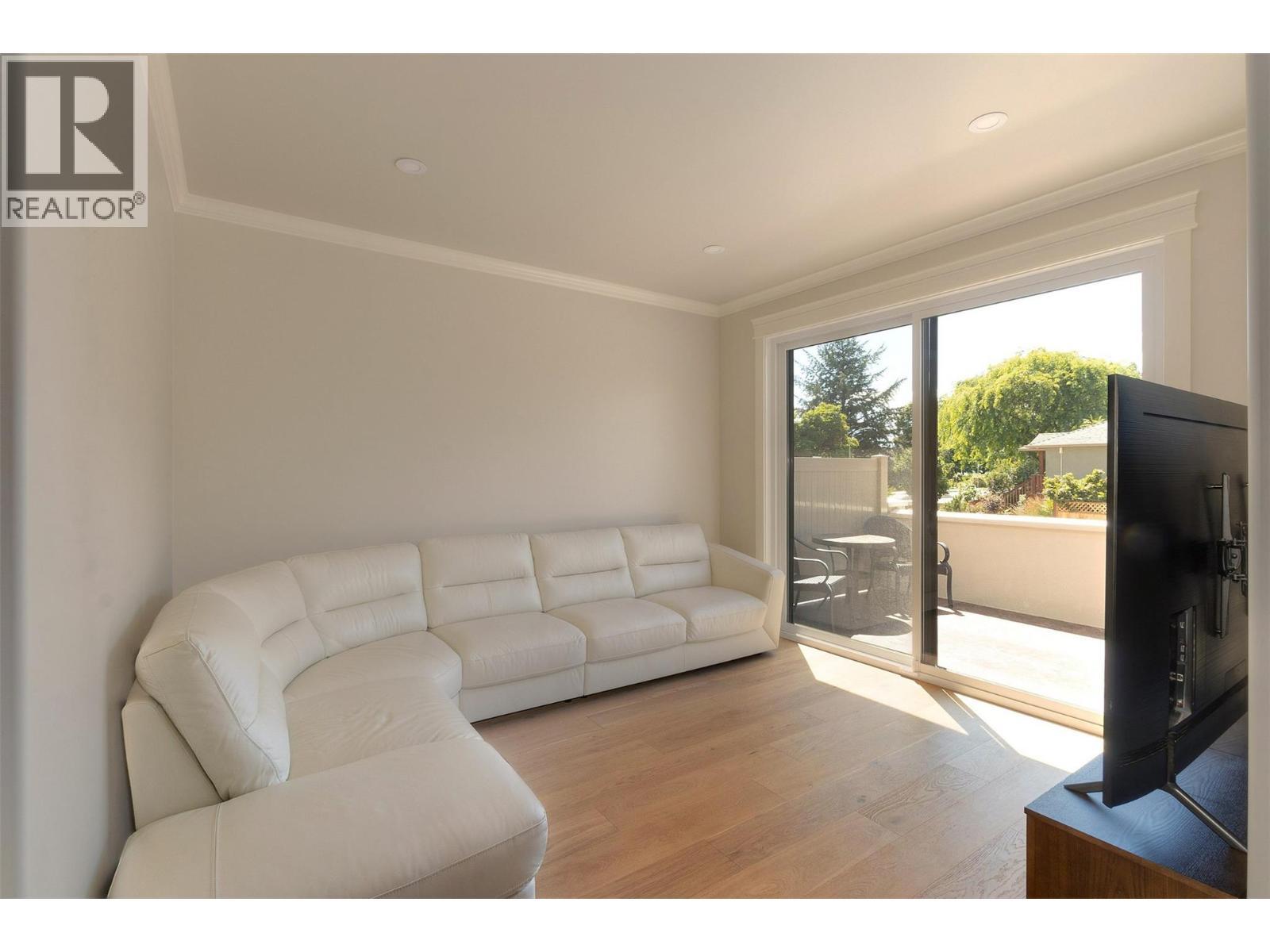 2571 Abbott Street. Kelowna, British Columbia