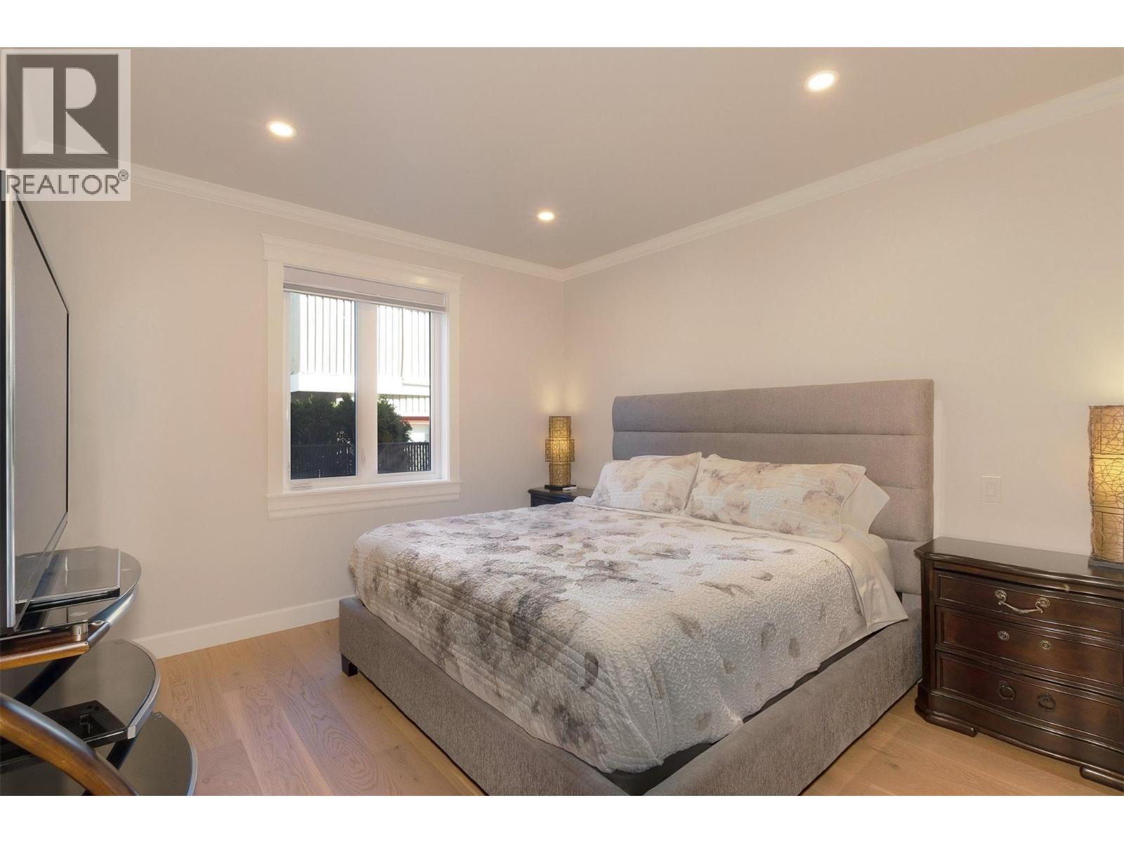 2571 Abbott Street. Kelowna, British Columbia