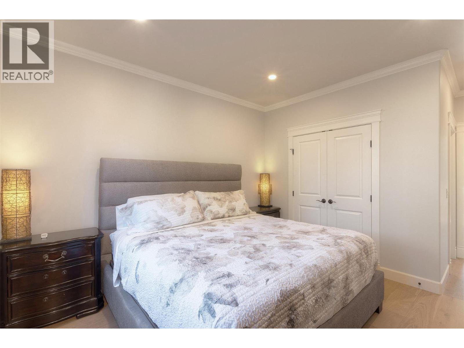 2571 Abbott Street. Kelowna, British Columbia