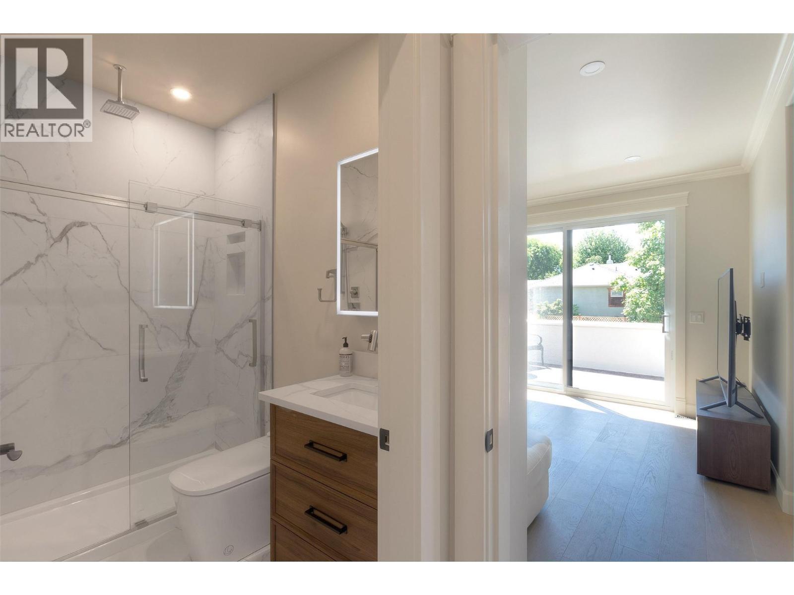 2571 Abbott Street. Kelowna, British Columbia