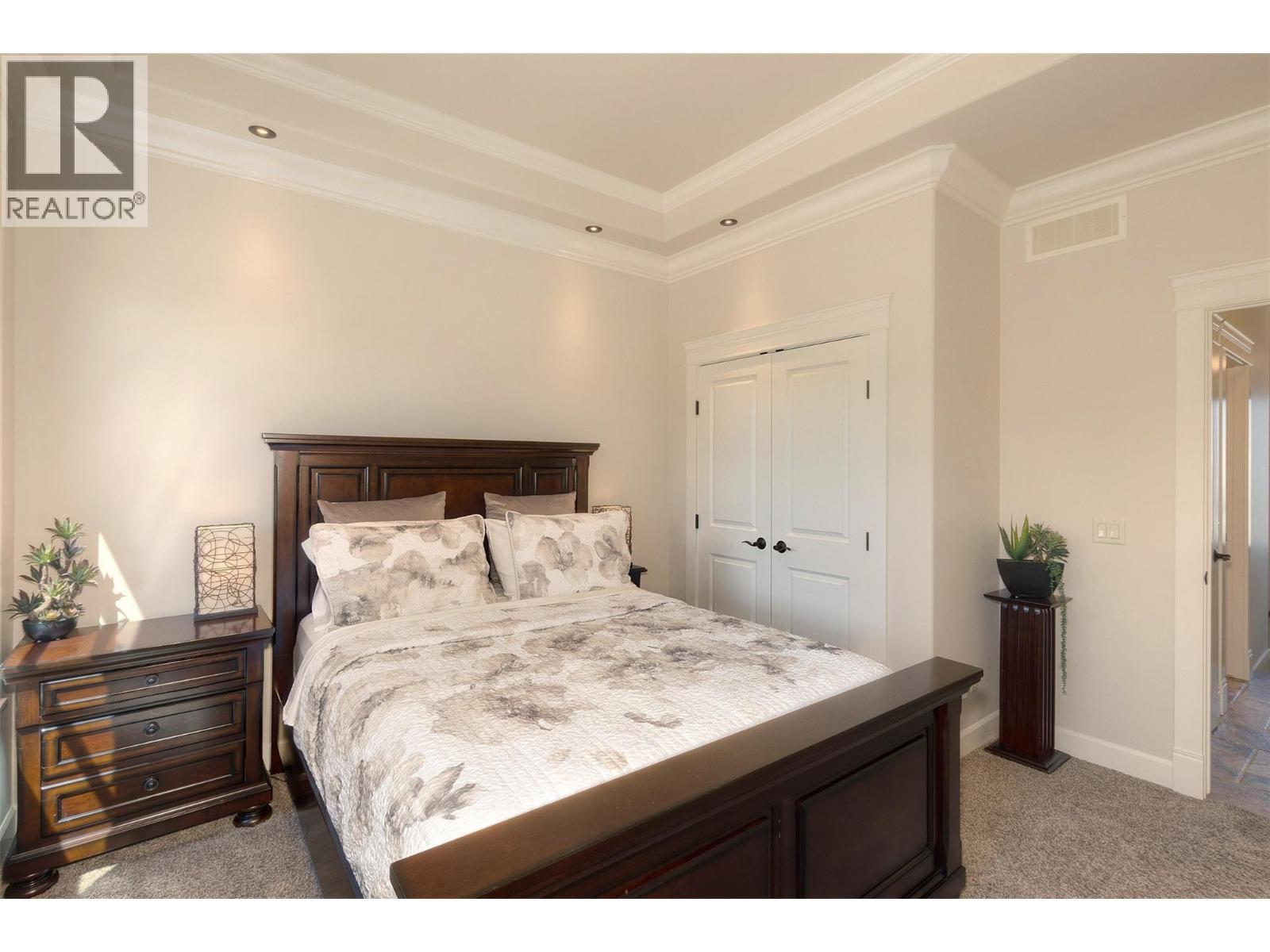 2571 Abbott Street. Kelowna, British Columbia