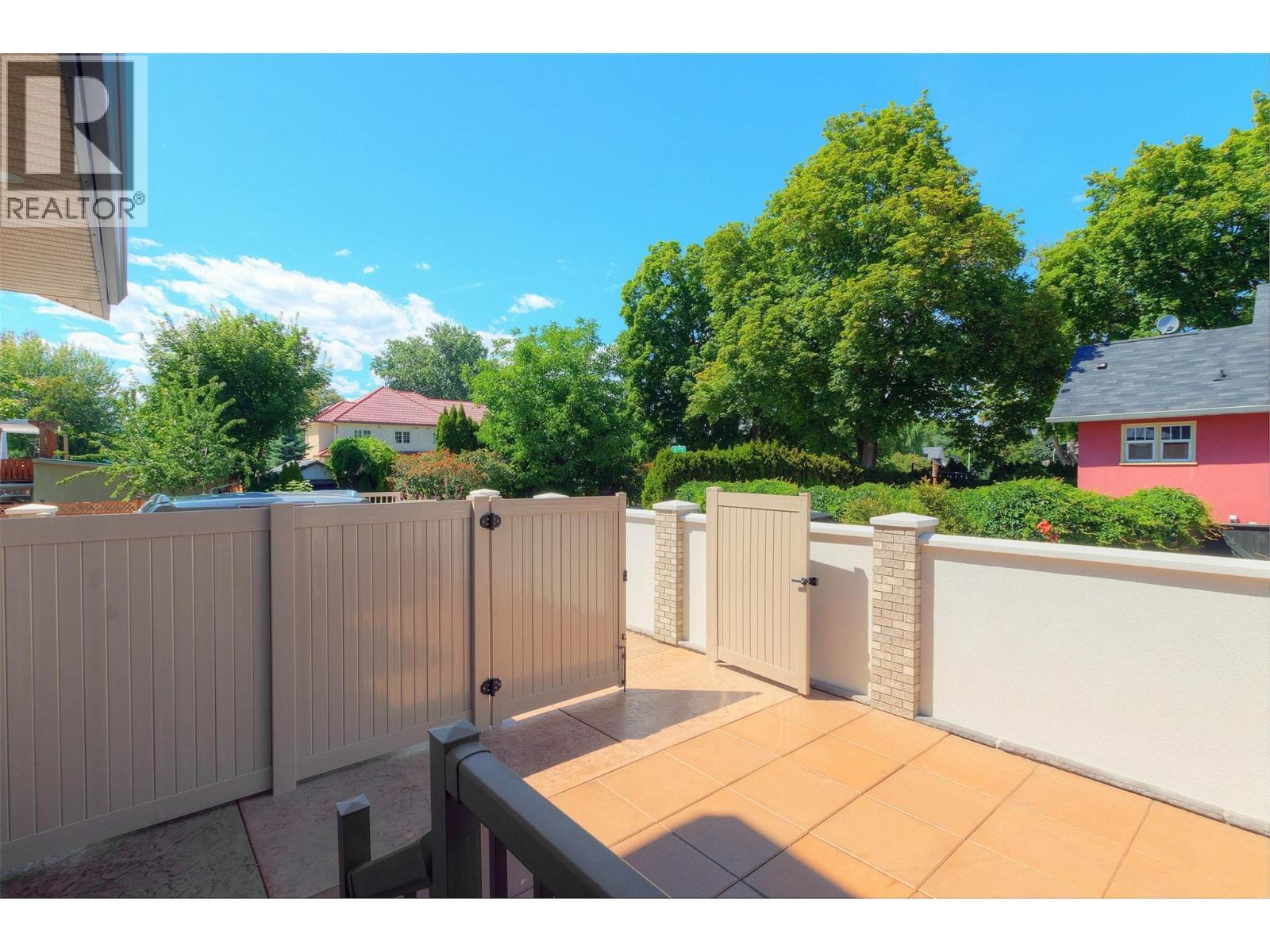 2571 Abbott Street. Kelowna, British Columbia