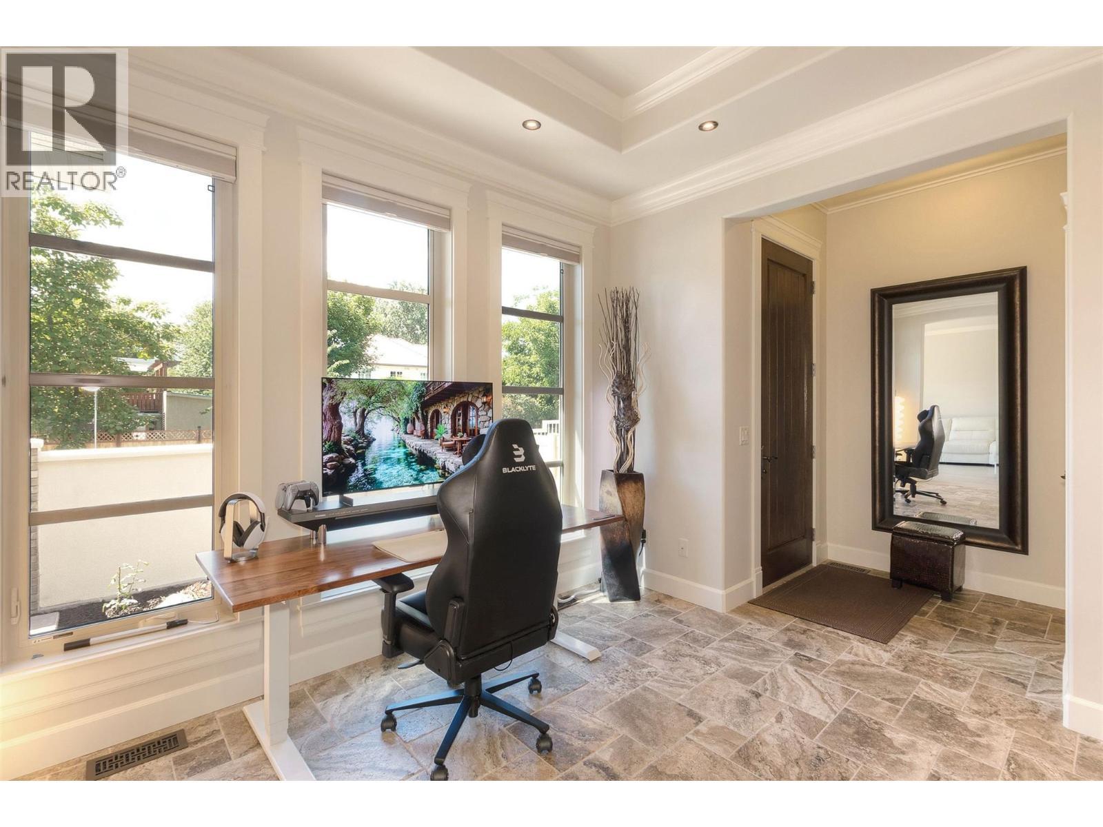 2571 Abbott Street. Kelowna, British Columbia