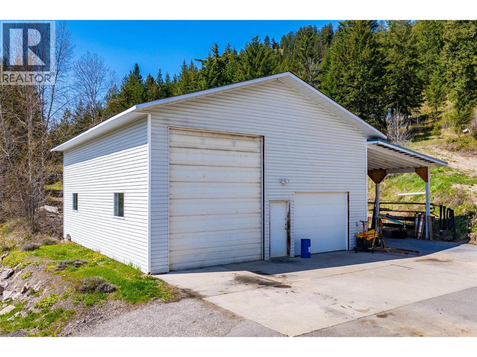 7114 Goshawk Road. Kelowna, British Columbia