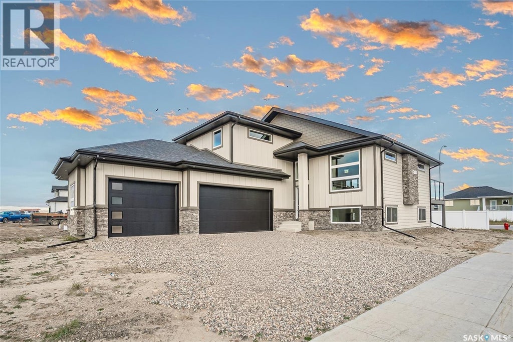 842 Ballesteros Crescent, Warman