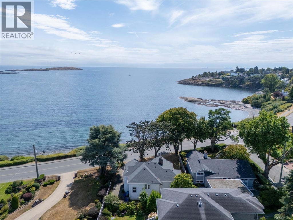 320 Beach Drive, Oak Bay