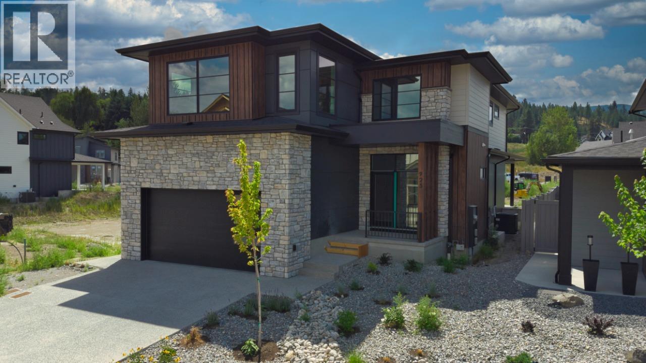 925 Bull Crescent. Kelowna, British Columbia