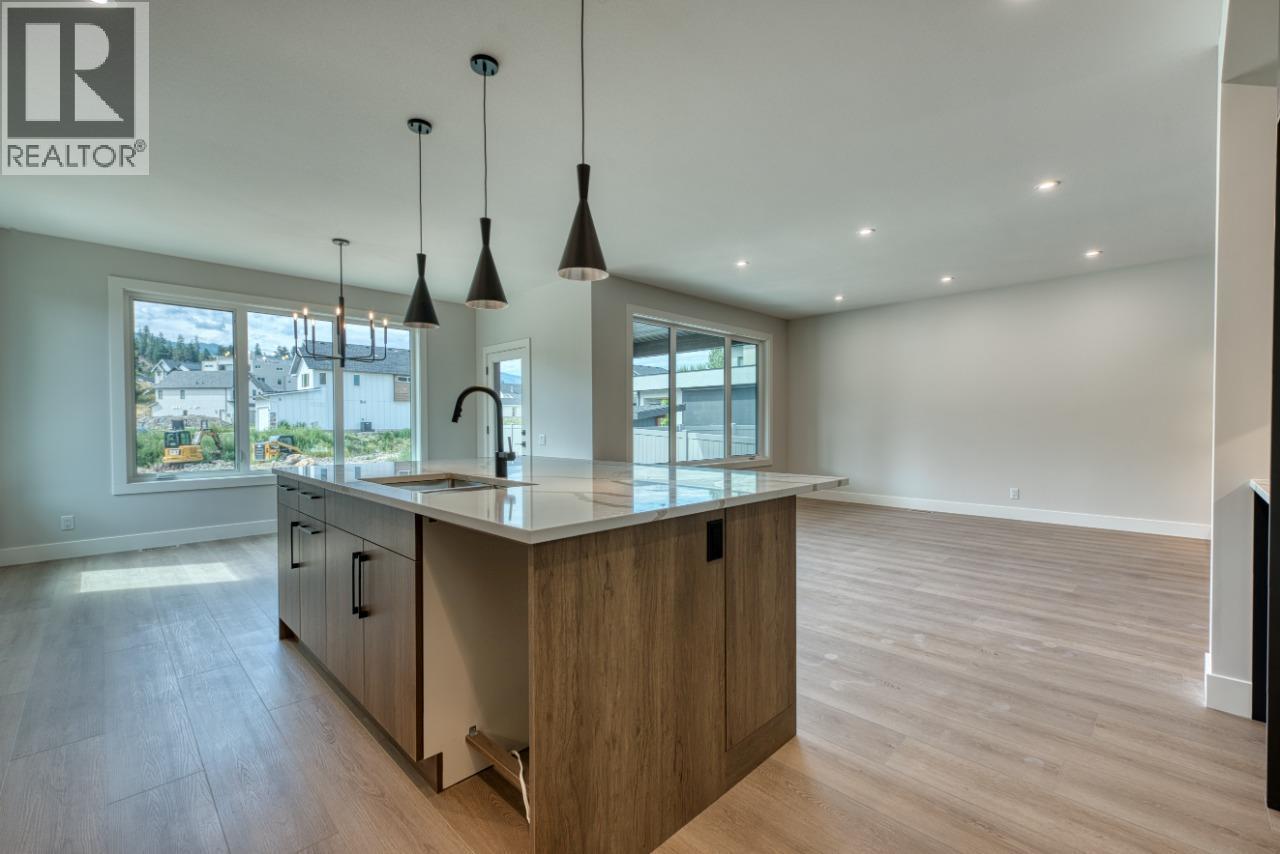 925 Bull Crescent. Kelowna, British Columbia