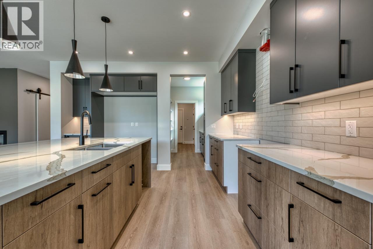 925 Bull Crescent. Kelowna, British Columbia