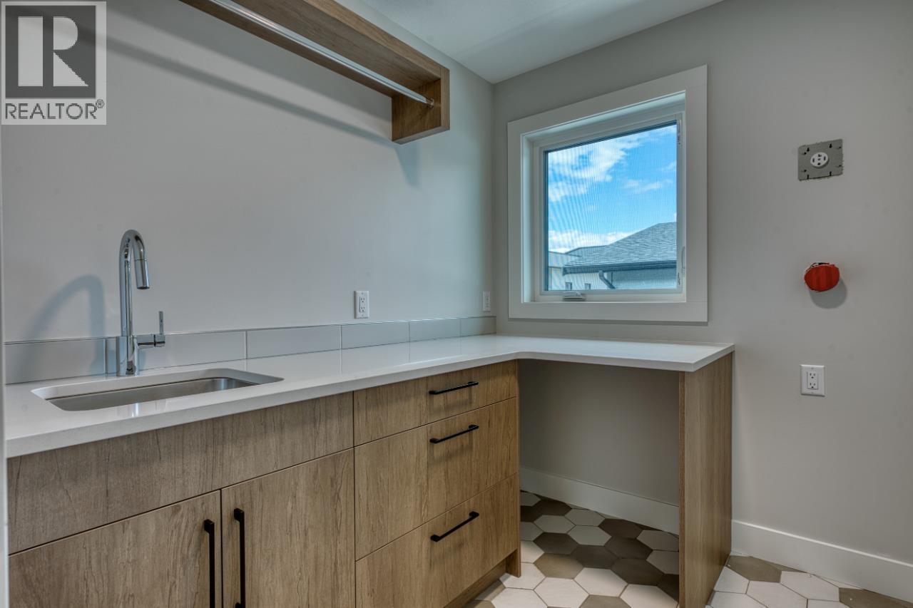 925 Bull Crescent. Kelowna, British Columbia