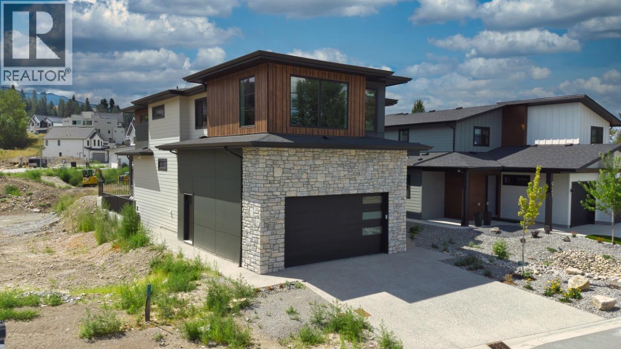 925 Bull Crescent. Kelowna, British Columbia