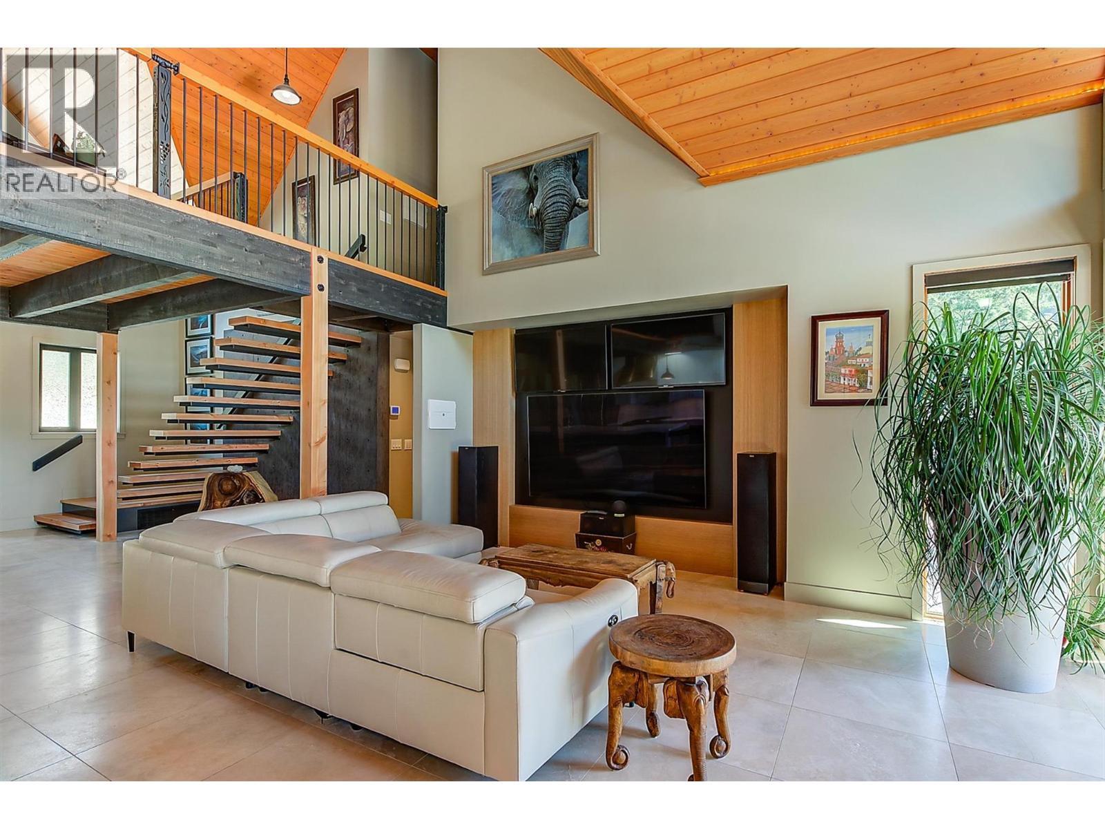 4495 Maxwell Road. Peachland, British Columbia