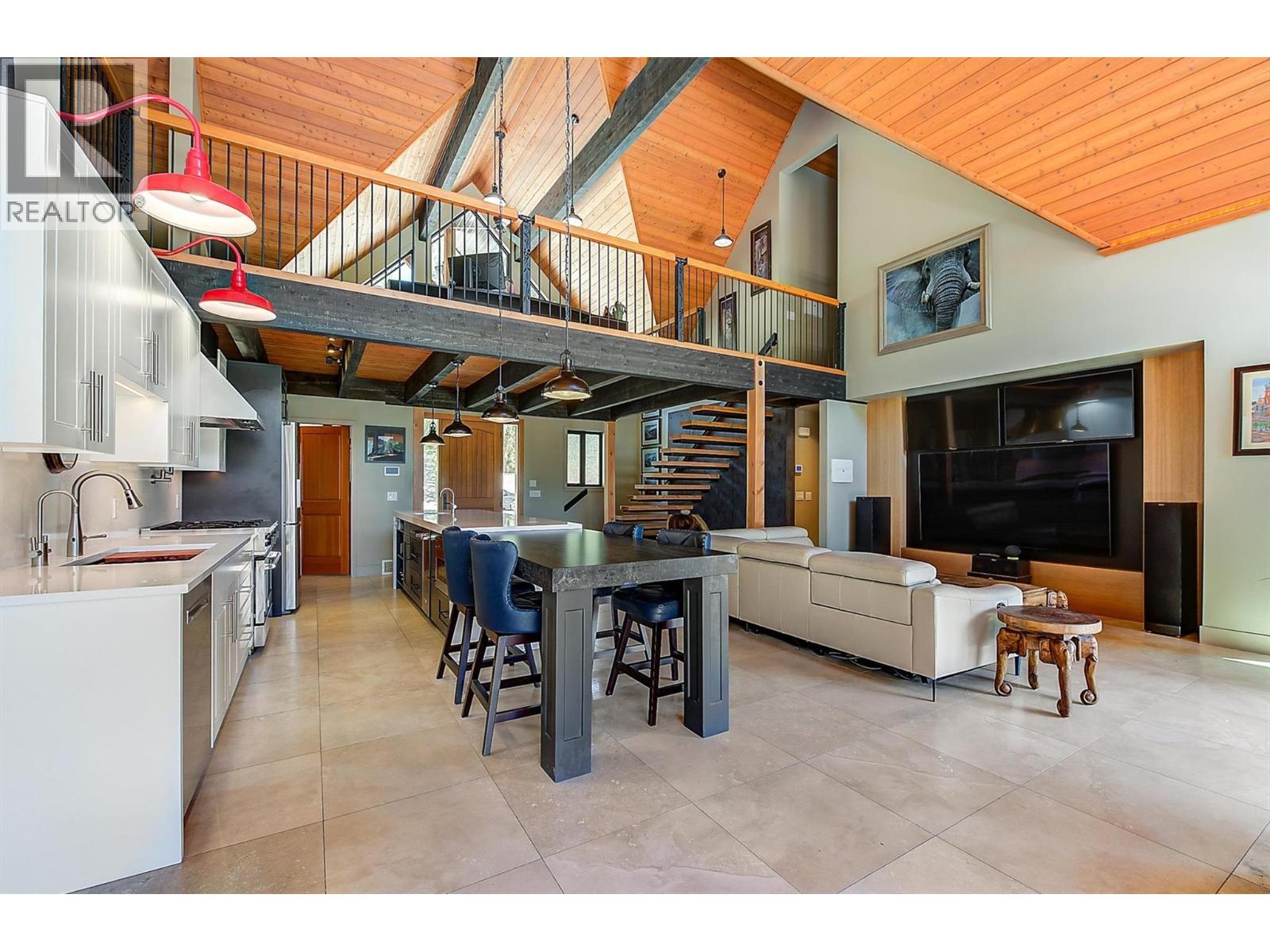 4495 Maxwell Road. Peachland, British Columbia