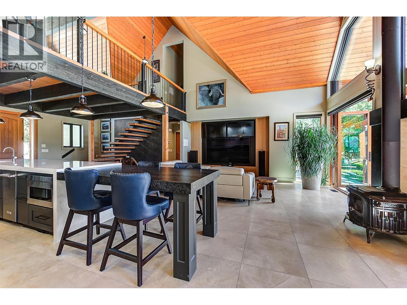 4495 Maxwell Road. Peachland, British Columbia