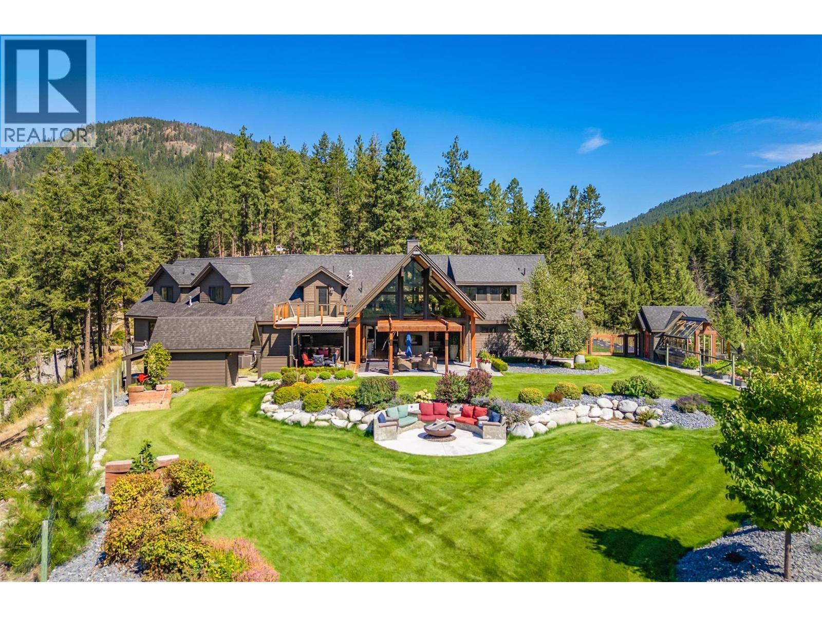 4495 Maxwell Road. Peachland, British Columbia