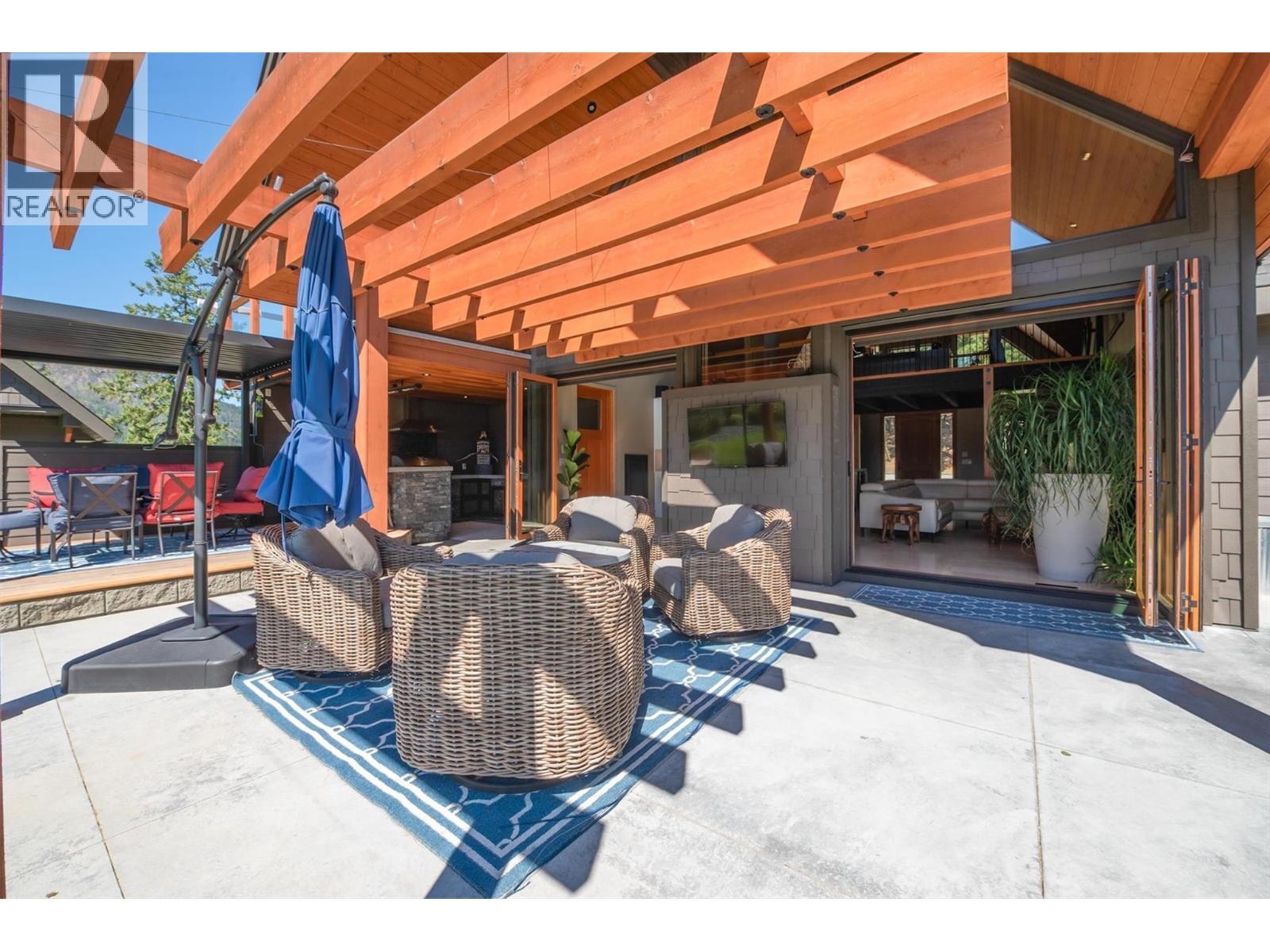 4495 Maxwell Road. Peachland, British Columbia