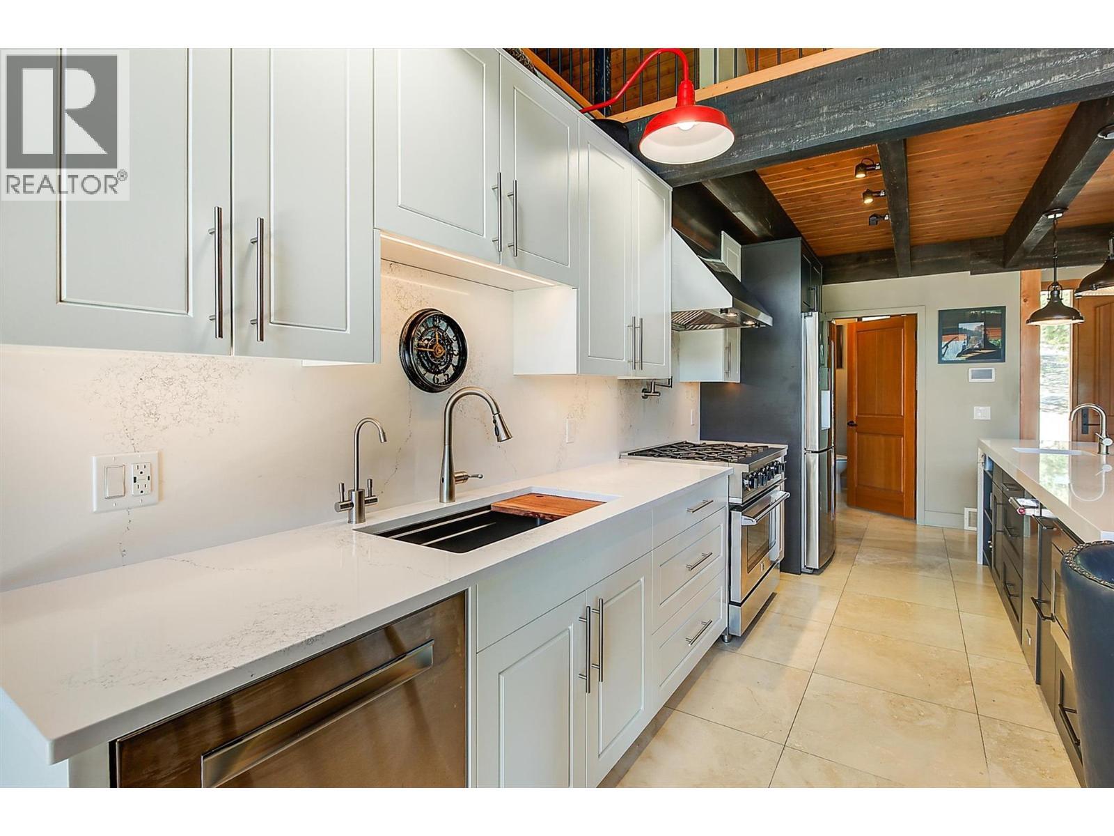 4495 Maxwell Road. Peachland, British Columbia