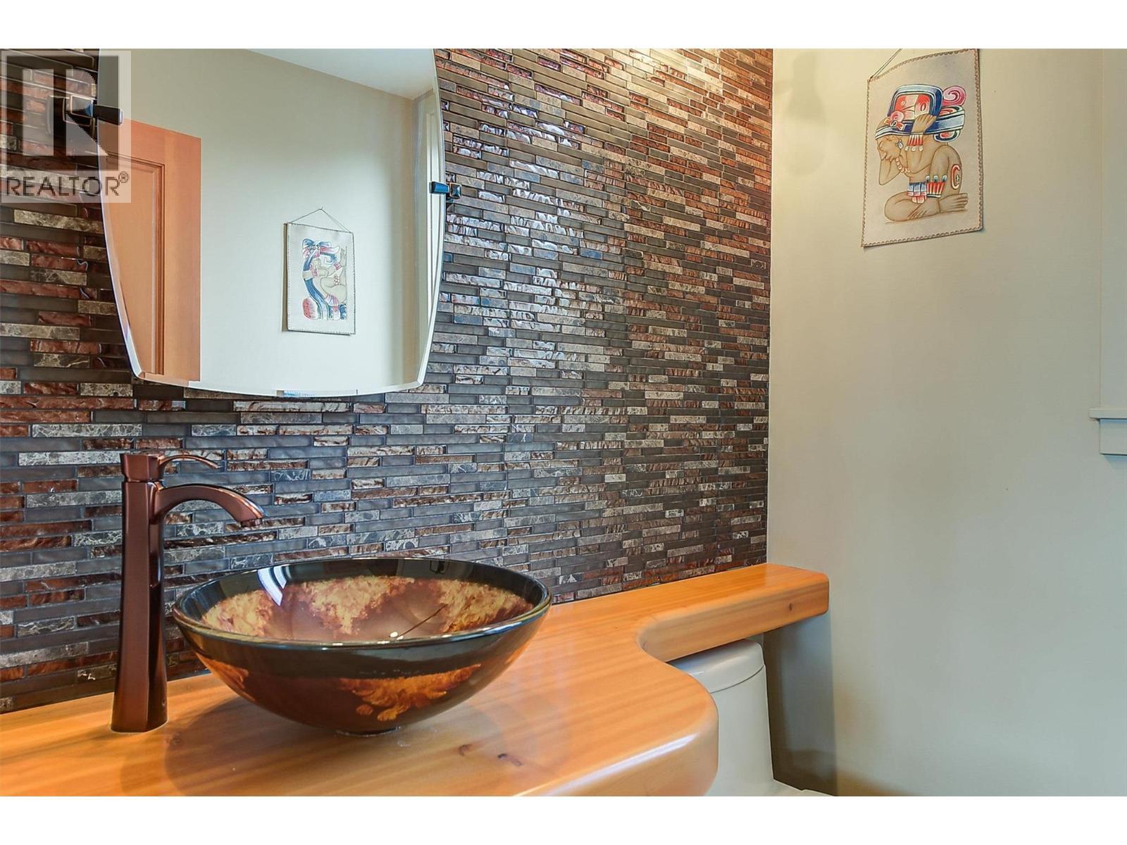 4495 Maxwell Road. Peachland, British Columbia