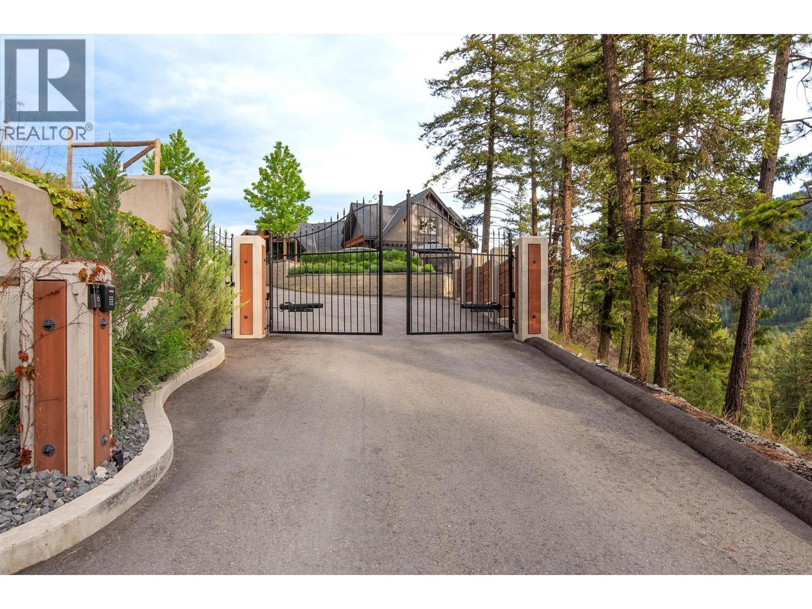 4495 Maxwell Road. Peachland, British Columbia