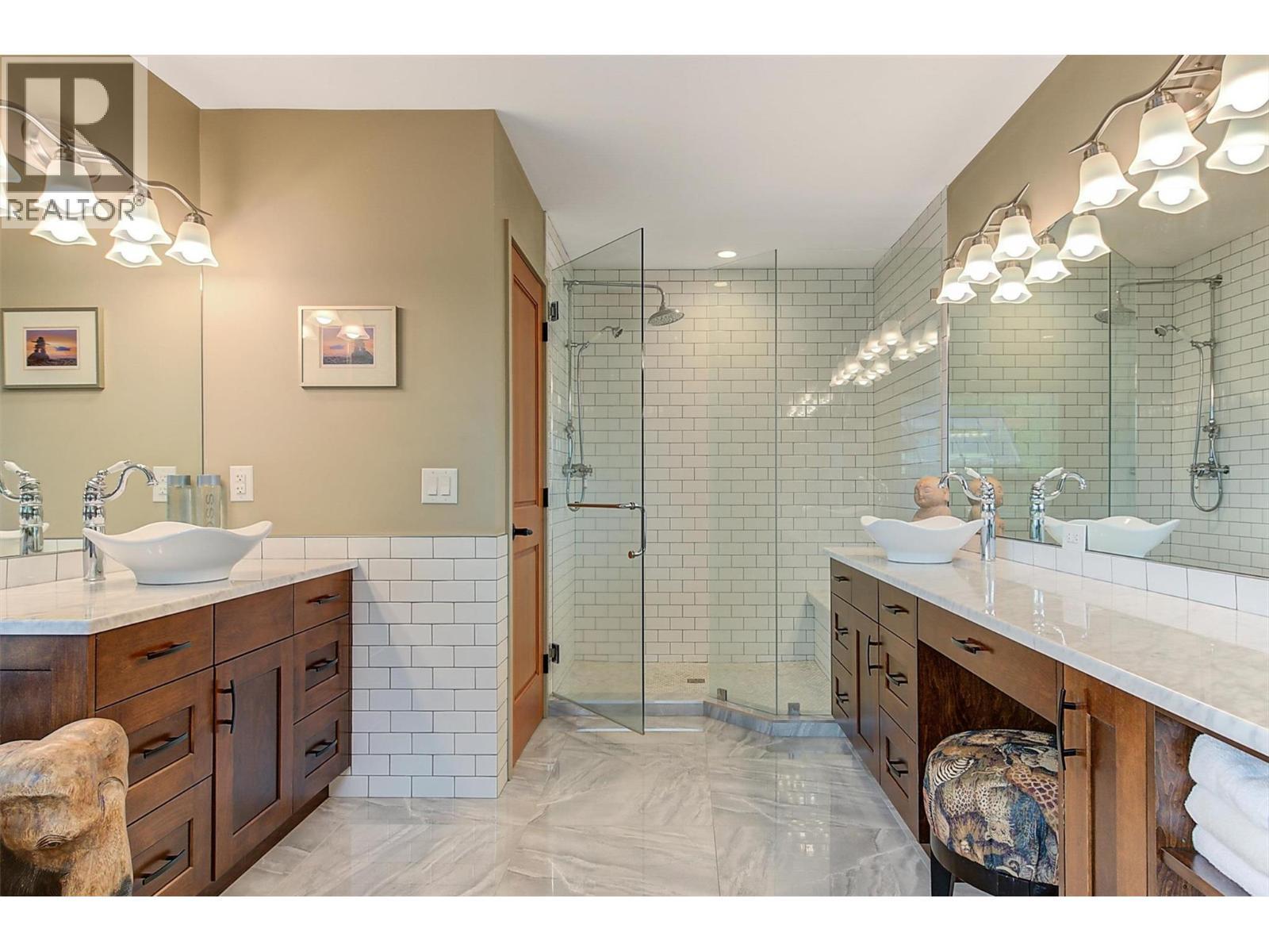 4495 Maxwell Road. Peachland, British Columbia