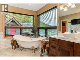 4495 Maxwell Road. Peachland, British Columbia