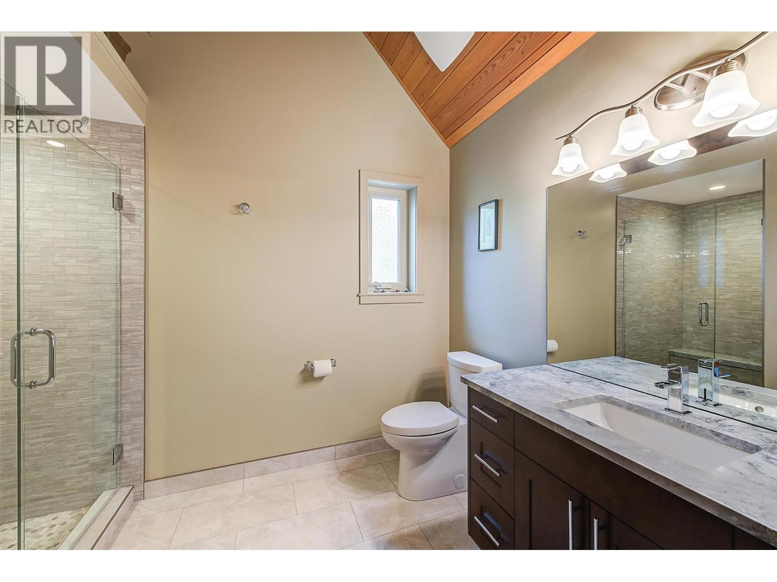 4495 Maxwell Road. Peachland, British Columbia