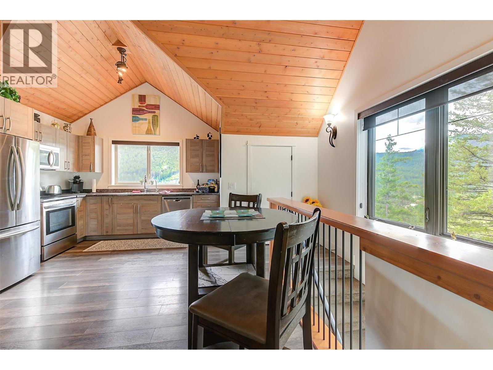 4495 Maxwell Road. Peachland, British Columbia