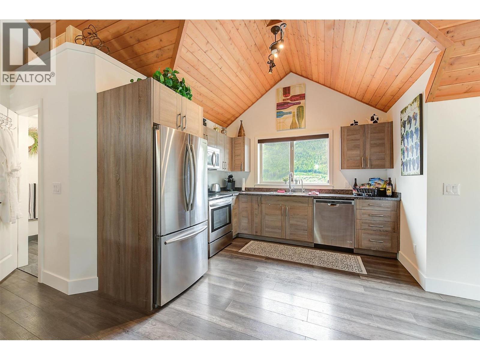 4495 Maxwell Road. Peachland, British Columbia