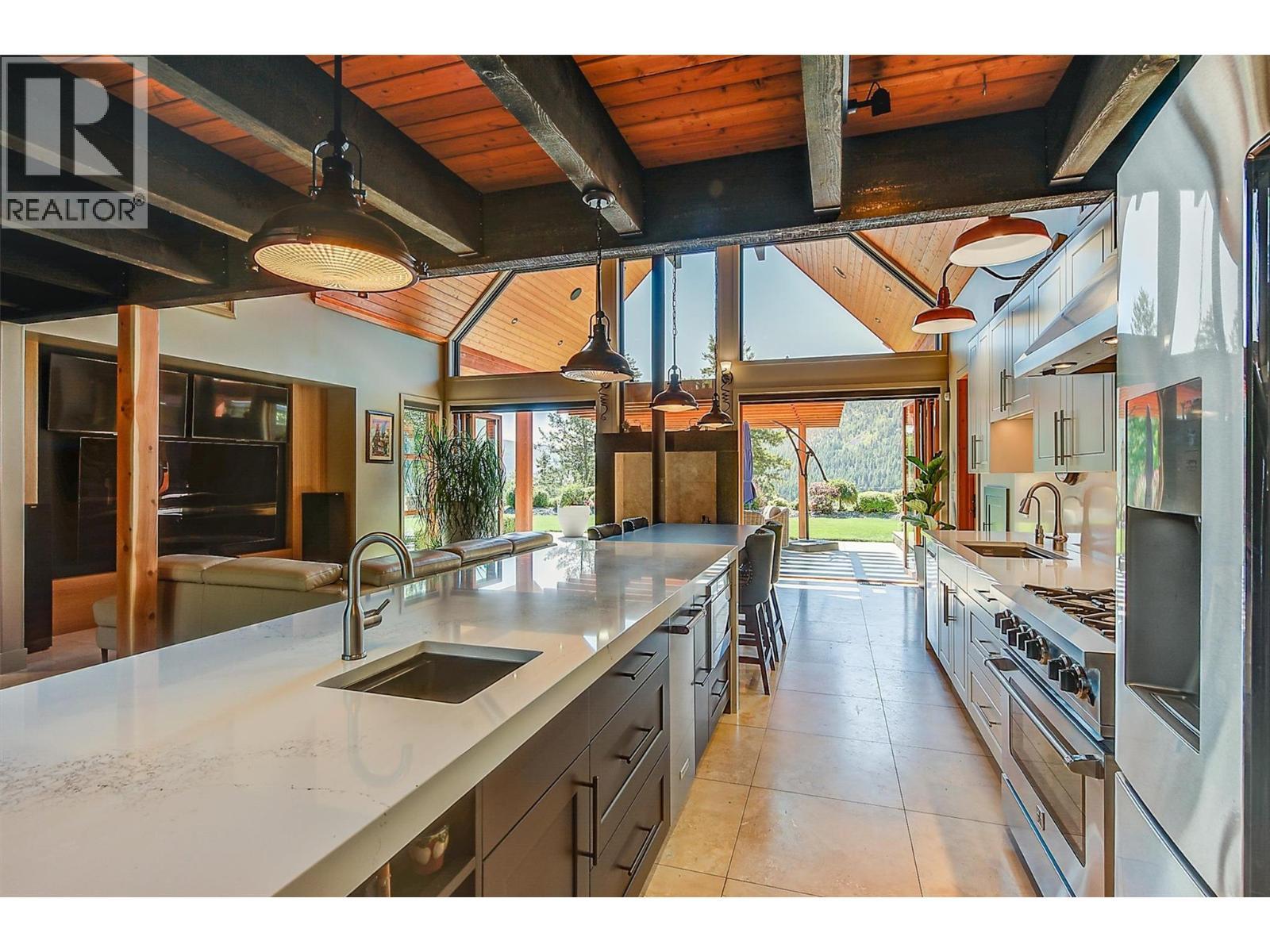 4495 Maxwell Road. Peachland, British Columbia