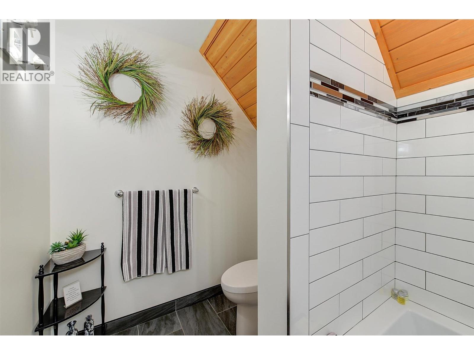 4495 Maxwell Road. Peachland, British Columbia