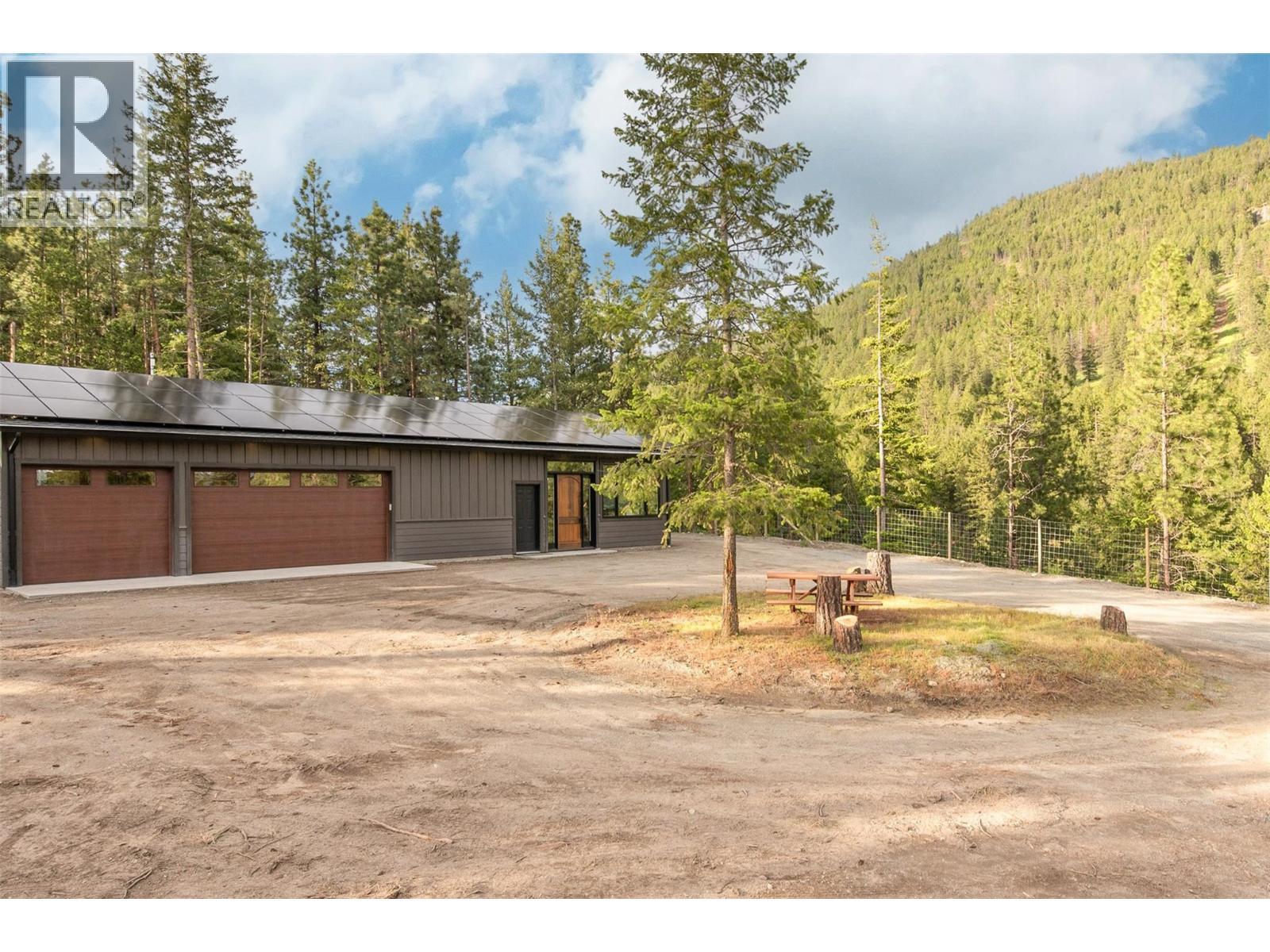 4495 Maxwell Road. Peachland, British Columbia