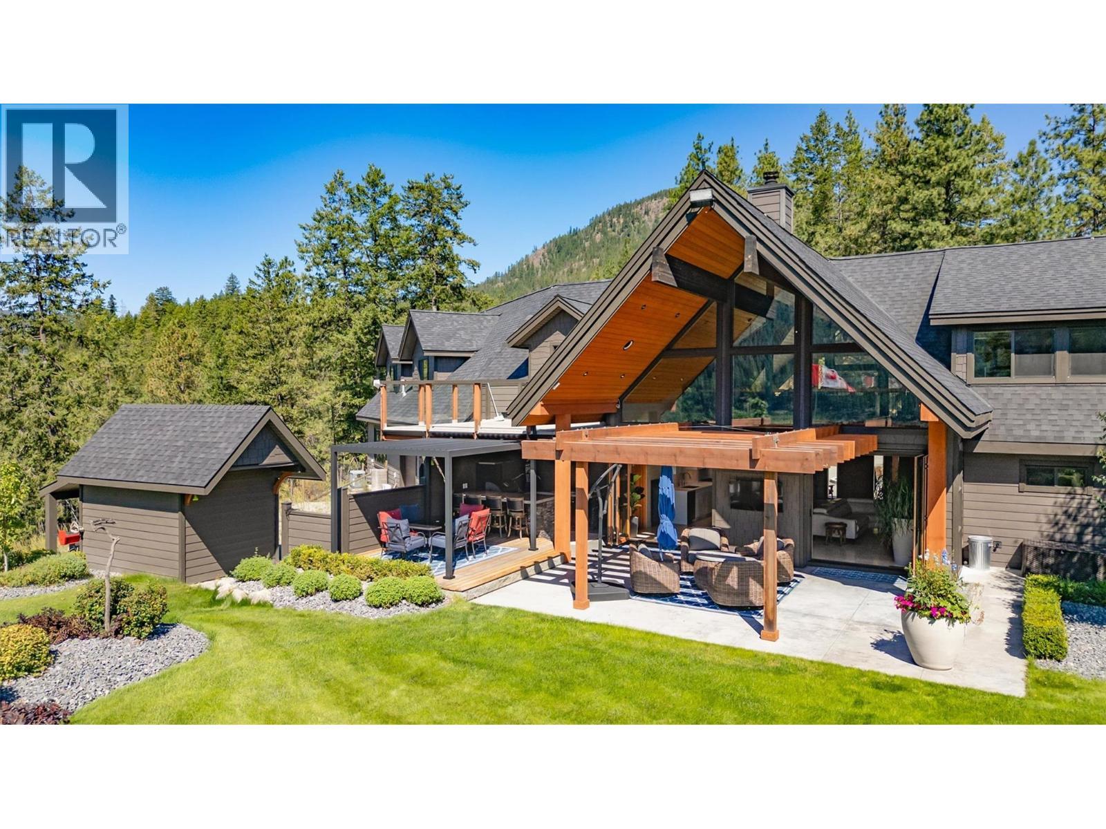 4495 Maxwell Road. Peachland, British Columbia