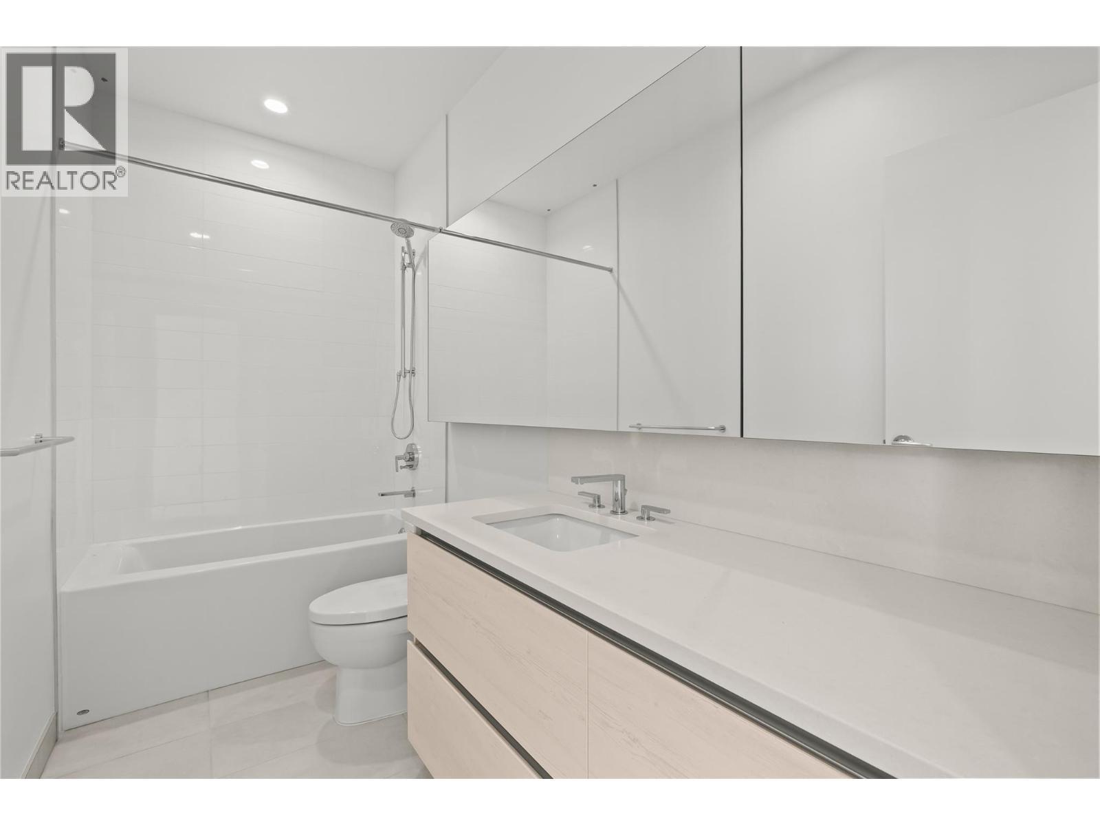 238 Leon Avenue Unit# 2107. Kelowna, British Columbia