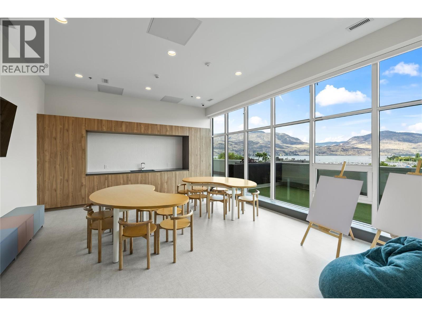 238 Leon Avenue Unit# 2107. Kelowna, British Columbia