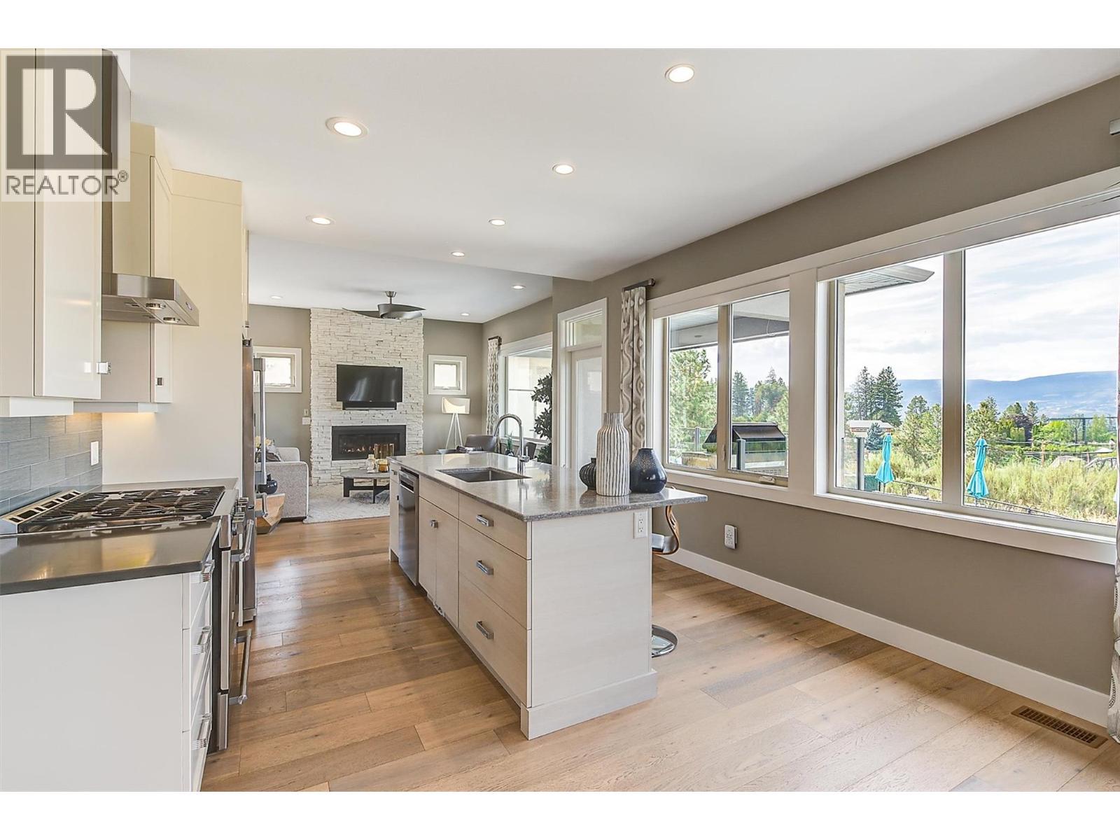 514 Quartz Crescent Unit# 6. Kelowna, British Columbia