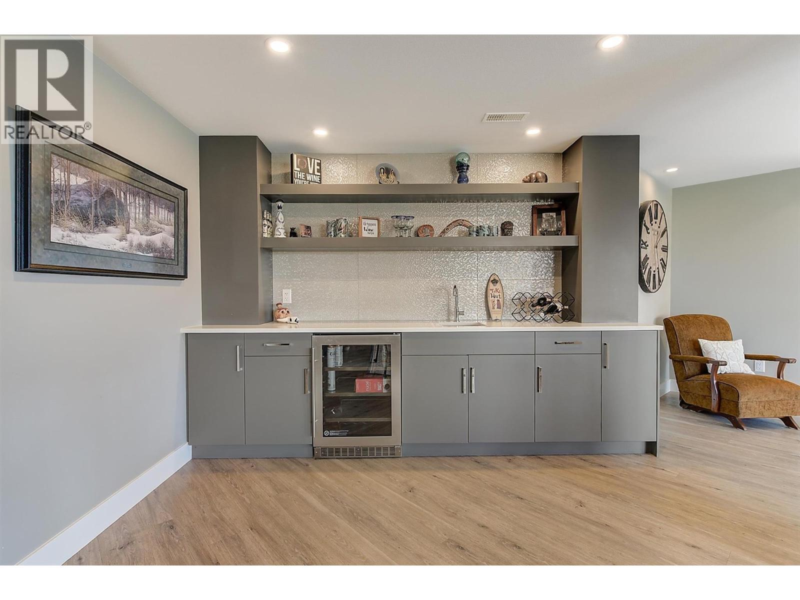 514 Quartz Crescent Unit# 6. Kelowna, British Columbia