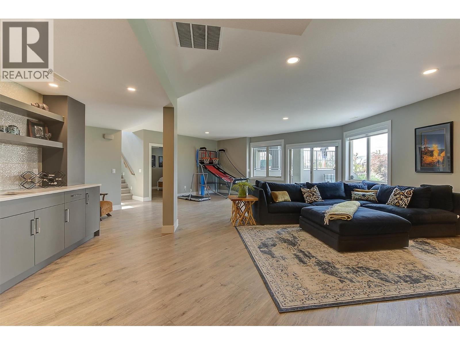 514 Quartz Crescent Unit# 6. Kelowna, British Columbia