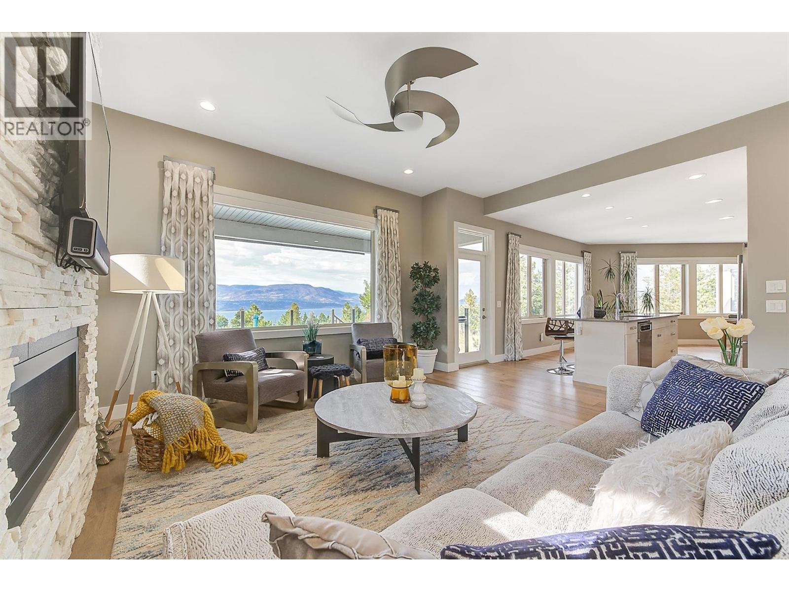 514 Quartz Crescent Unit# 6. Kelowna, British Columbia