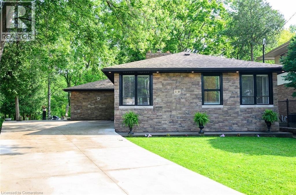 16 Freeland Court, Hamilton