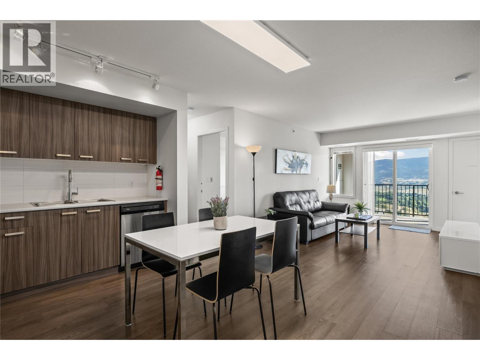 775 Academy Way Unit# Ph17. Kelowna, British Columbia