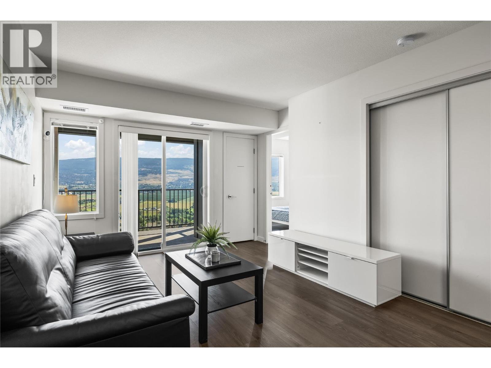 775 Academy Way Unit# Ph17. Kelowna, British Columbia