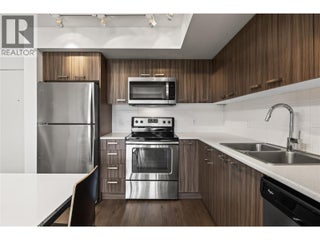 775 Academy Way Unit# Ph17. Kelowna, British Columbia