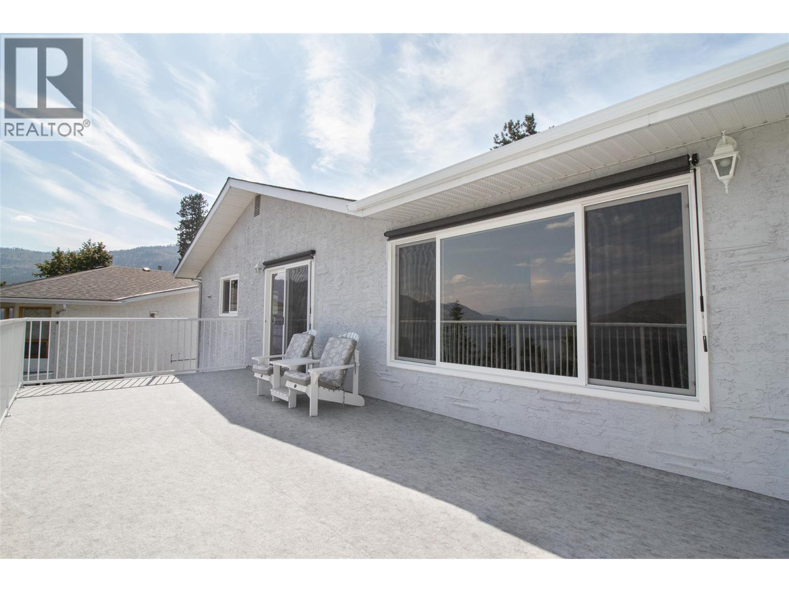 6335 Topham Place. Peachland, British Columbia