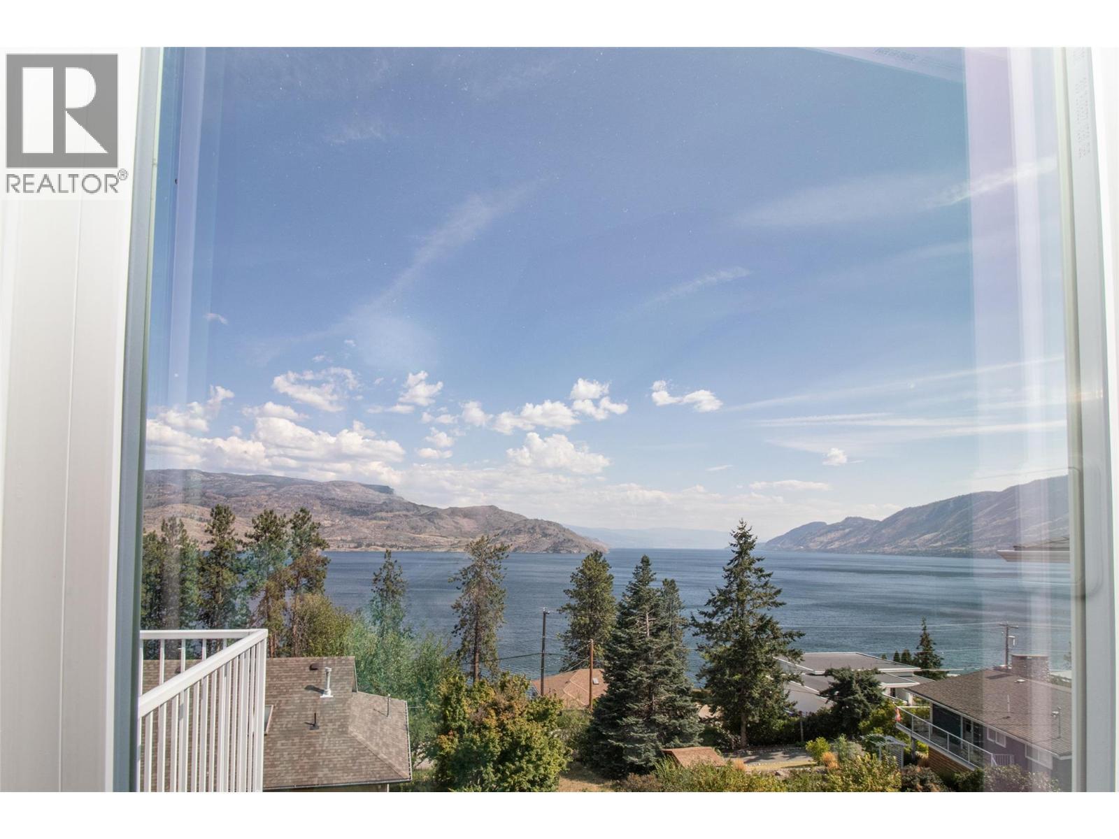 6335 Topham Place. Peachland, British Columbia