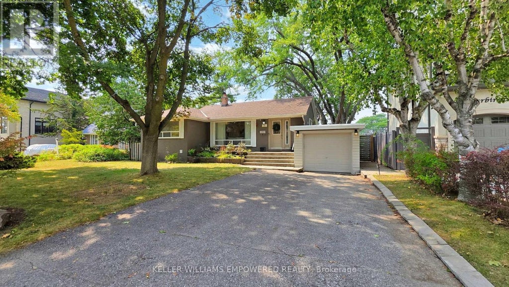 30 Paperbirch Drive, Toronto (banbury-Don Mills)