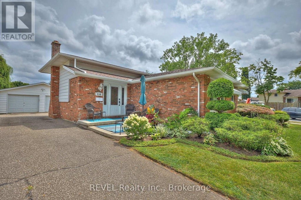 4148 Preston Avenue, Niagara Falls (ascot)